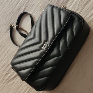 DKNY BLACK VIVIAN BAG/PURSE WITH CHAIN STRAP.                  Last chance!!